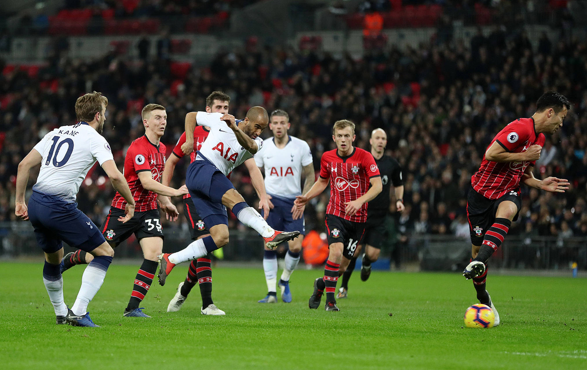 篮球赛场上 篮球赛场上